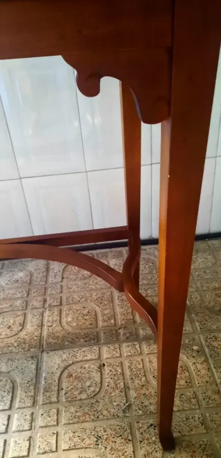 Escritorio pequeño de madera