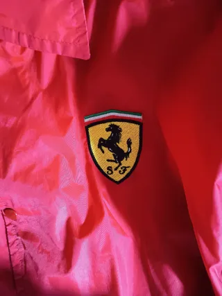 Chaqueta impermeable vintage de Ferrari,