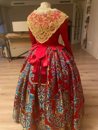 Traje de Fallera Rojo y Dorado