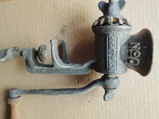 Picadora de carne antigua de hierro Beatrice