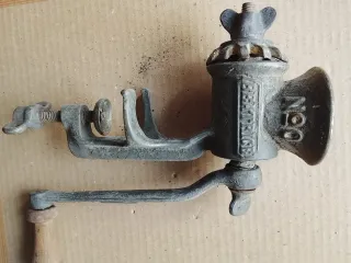 Picadora de carne antigua de hierro Beatrice