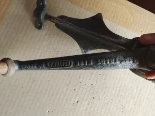 Picadora de carne antigua de hierro Beatrice