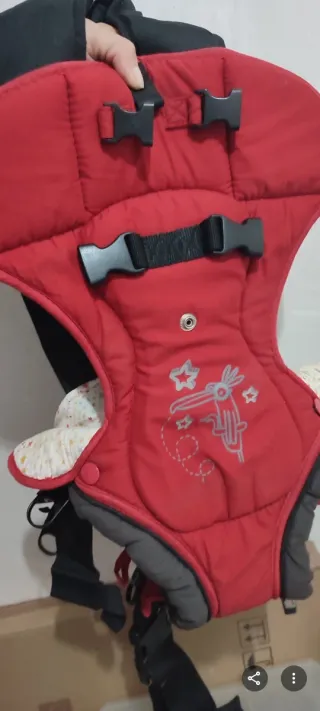 Mochila porta bebé roja