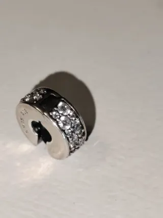Clip Pandora ferma charm Argento Zirconi Gommini