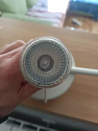 Lámpara Spot Dicroica y LED Blanca