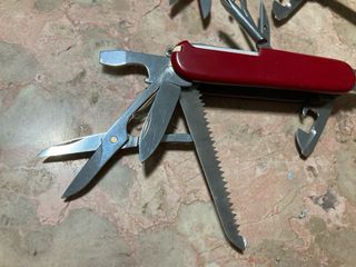 2 Canivetes Victorinox :Fieldmaster e Huntsman old