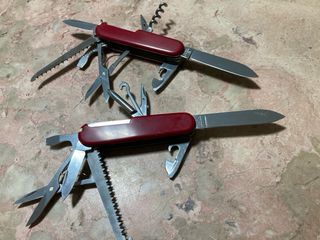 2 Canivetes Victorinox :Fieldmaster e Huntsman old