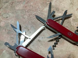 2 Canivetes Victorinox :Fieldmaster e Huntsman old