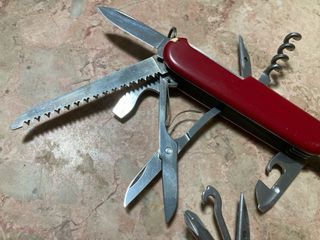 2 Canivetes Victorinox :Fieldmaster e Huntsman old