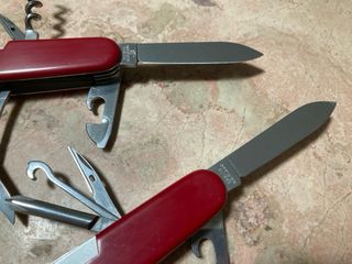 2 Canivetes Victorinox :Fieldmaster e Huntsman old
