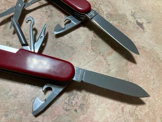 2 Canivetes Victorinox :Fieldmaster e Huntsman old