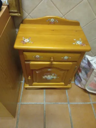 Escritorio de madera con cajones,cabecero,mesillas