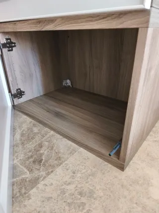 2 Muebles de madera con puerta de cristal Ikea