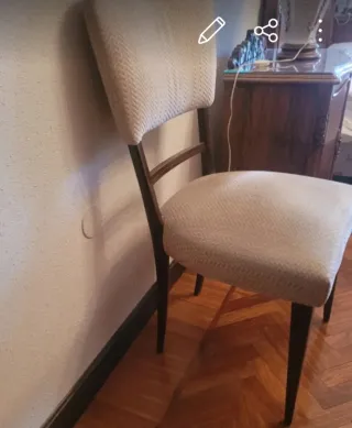 4 Sillas clásicas tapizadas beige y marrón