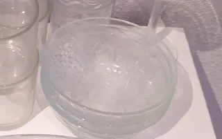 LOTE DE 4 BANDEJAS y 2 CUENCOS DE CRISTAL DECORADO