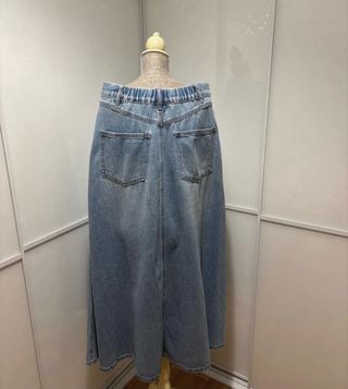 Falda midi vaquera Stradivarius