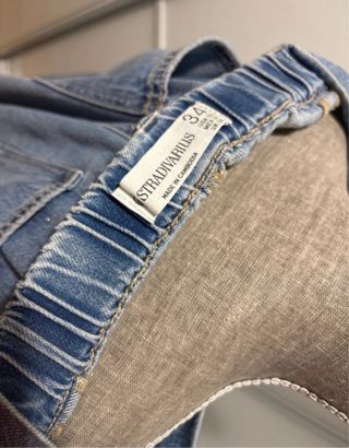 Falda midi vaquera Stradivarius