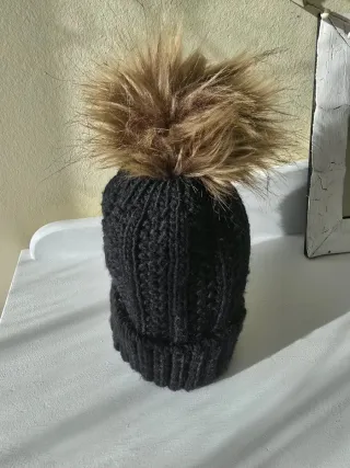 Gorro de lana con pompón