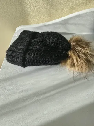 Gorro de lana con pompón