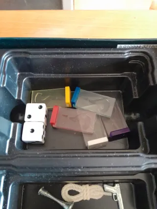 Juego de mesa Cluedo Descubre los secretos