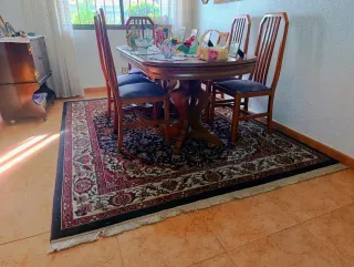 Alfombra de lana negra y roja