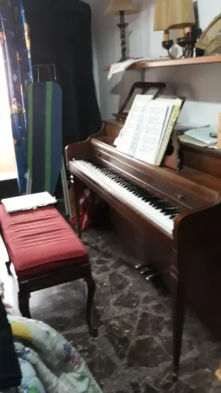 Piano vertical de madera