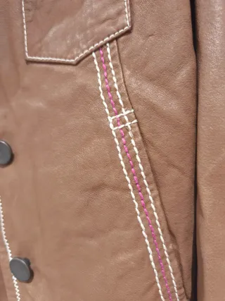 Cazadora de cuero marrón