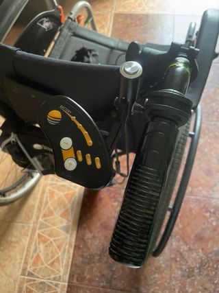 Silla de ruedas eléctrica con motor desmontable