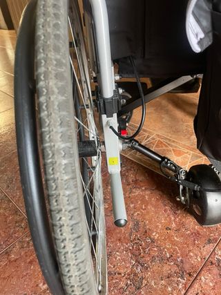 Silla de ruedas eléctrica con motor desmontable