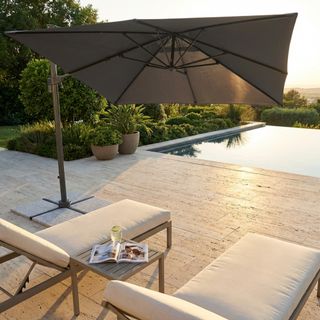 Ombrellone Decentrato 2x3 m in Alluminio con Led