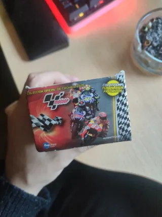 Caja Cromos Moto GP Oficial 2015