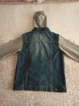Chaqueta vaquera con capucha talla 164
