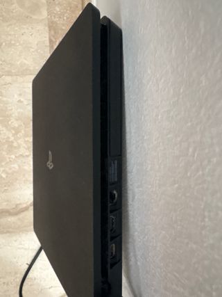 PS4 Slim Negra como nueva