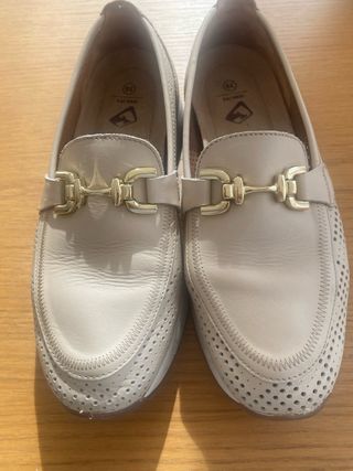 Mocasines de piel beige talla 39