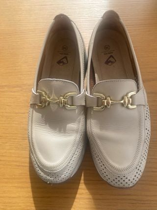 Mocasines de piel beige talla 39