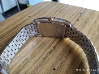 Reloj Lotus Rectangular Dorado y Plateado