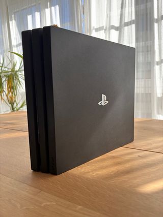 PS4 Pro 1TB Negra con mando