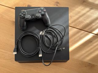 PS4 Pro 1TB Negra con mando