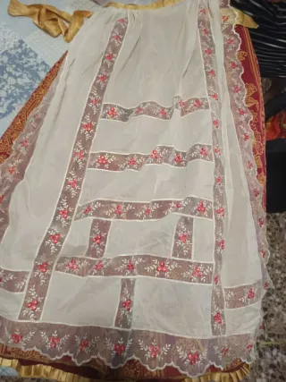 Traje de huertana bordado oro y rojo