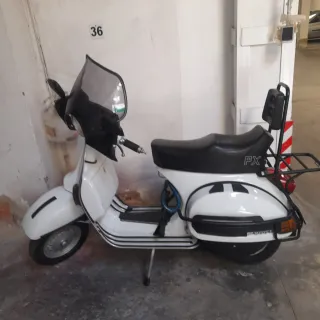 Vespa PE 200 E Blanca