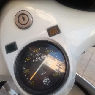 Vespa PE 200 E Blanca