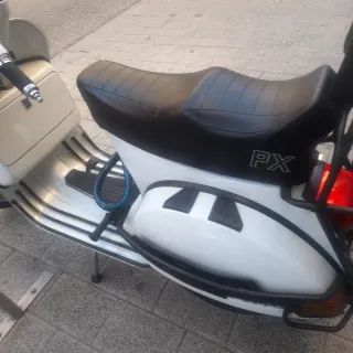 Vespa PE 200 E Blanca