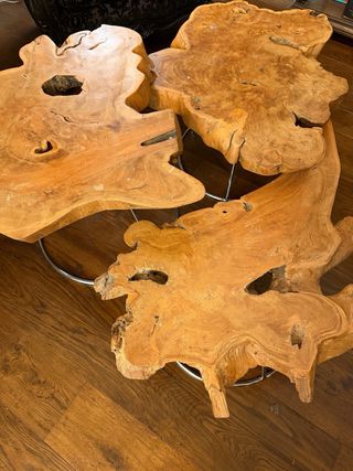 Tavoli da centro in legno naturale con design organico