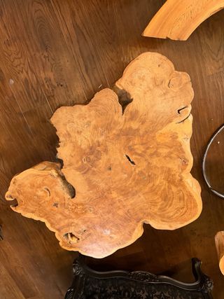 Tavoli da centro in legno naturale con design organico