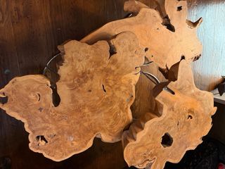 Tavoli da centro in legno naturale con design organico