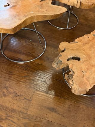 Tavoli da centro in legno naturale con design organico