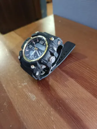 Reloj Deportivo SMAEL Negro y Dorado