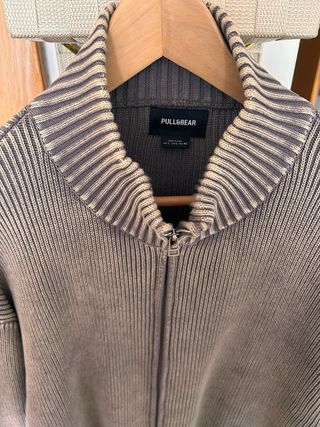 Rebeca Pull&Bear gris cremallera