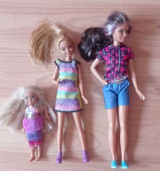 Lote de Barbies y Ken con Ropa