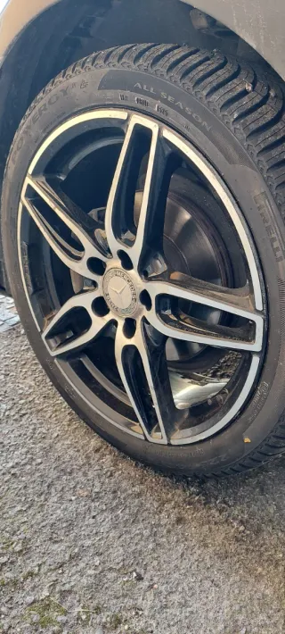 Cerchio Mercedes AMG con graffio